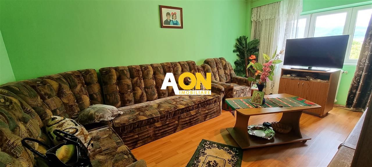 De vanzare apartament 3 camere Ampoi 2 - Poză 1