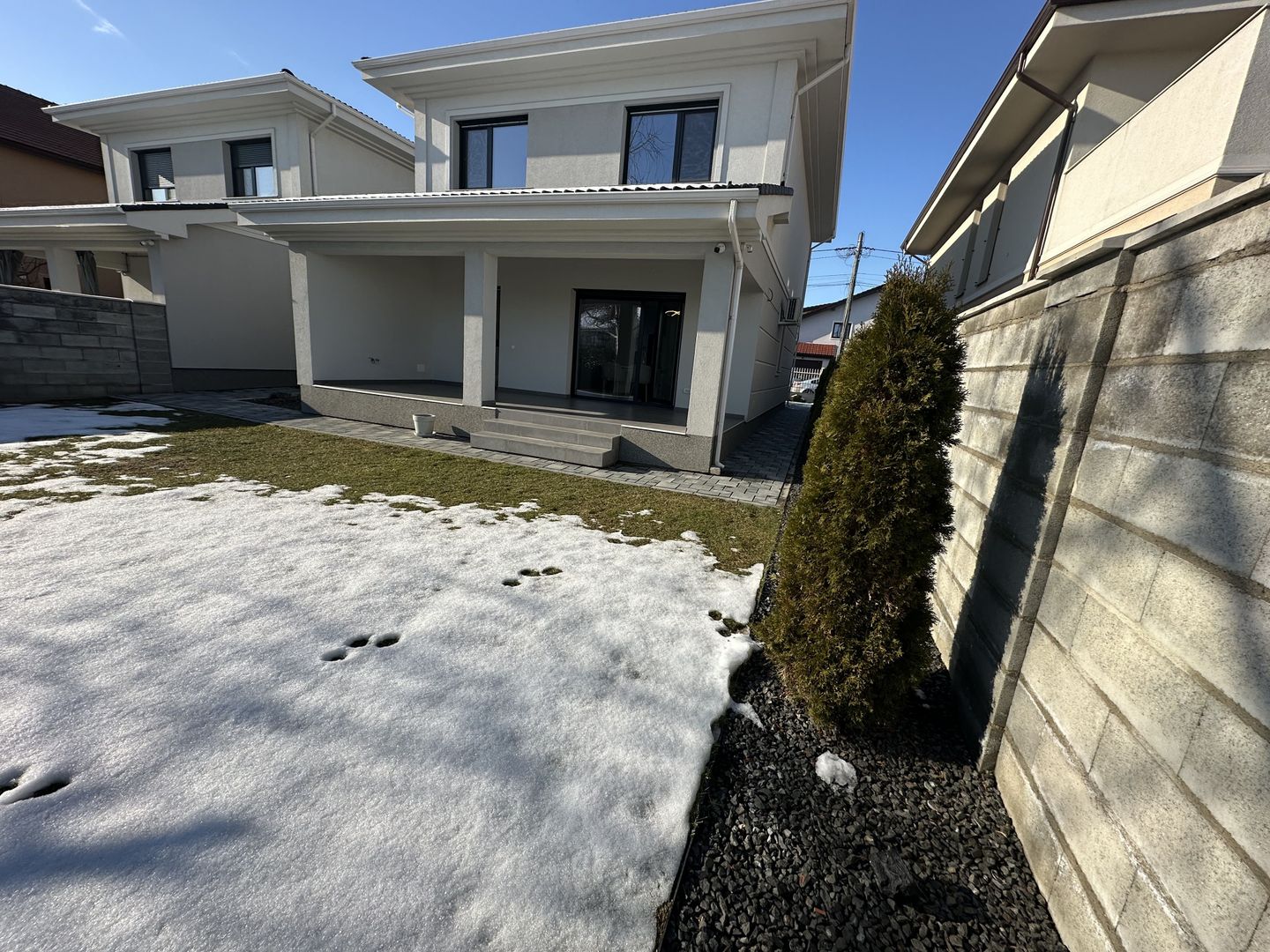 Duplex despărtit  prin garaj zona Ikea - Poză 12