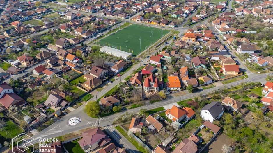 Casa spatioasa cu piscina si teren generos in Bujac - Poză 20