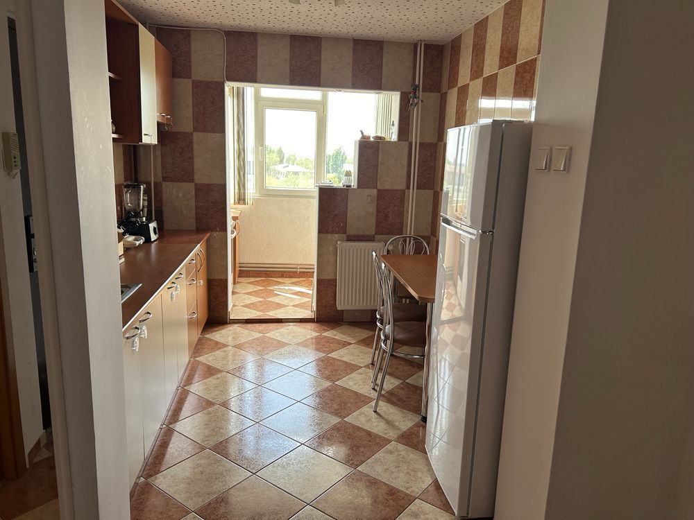 3 camere decomandat, centrala proprie, parcare inclusă, AC în fiecare cameră - Poză 5