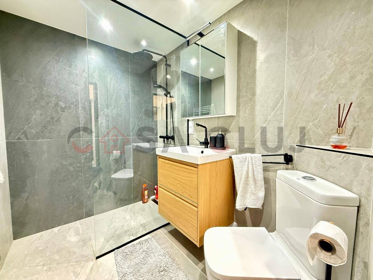 Apartament renovat, etaj intermediar, zona Năsăud - Poză 5