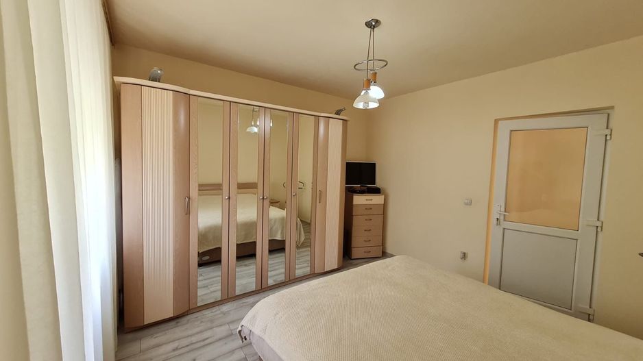 Casă cu teren generos pretabila pentru afacere - Poză 5