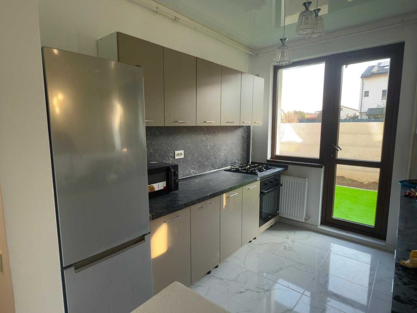 Inchiriez apartament 2 camere + curte proprie, parcare - Poză 7