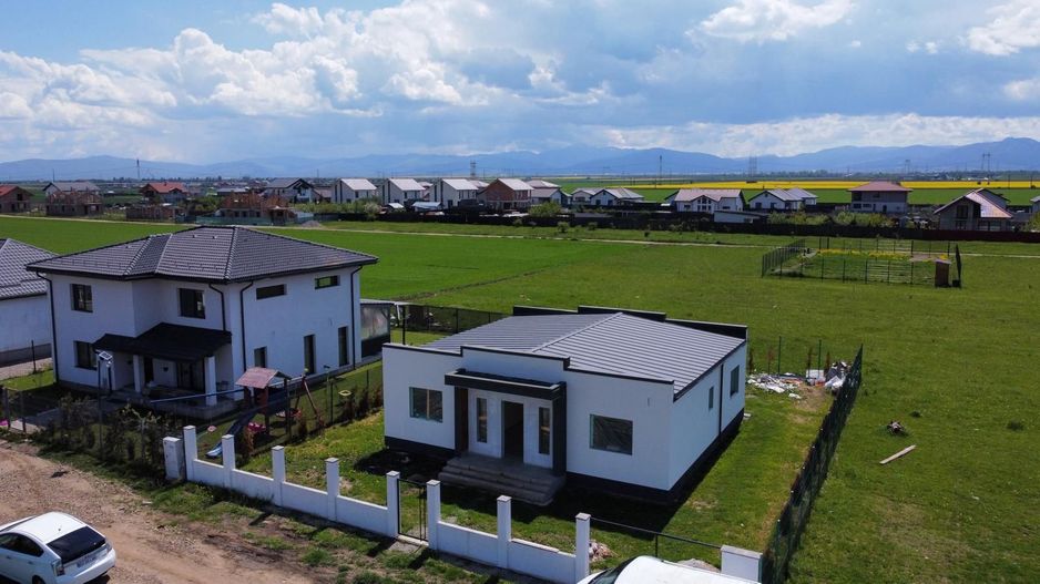 Casă/Vilă cu 4 camere de vânzare - Sânpetru - Poză 1
