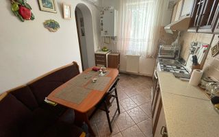 Tudor Vladimirescu str Tepes Voda - decomandat- an 1978 - mobilat - Poză 4