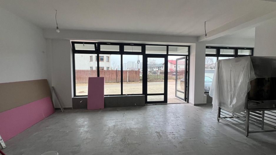 Spațiu comercial de închiriat – vitrină stradală, parcare, zonă rezidențial - Poză 3