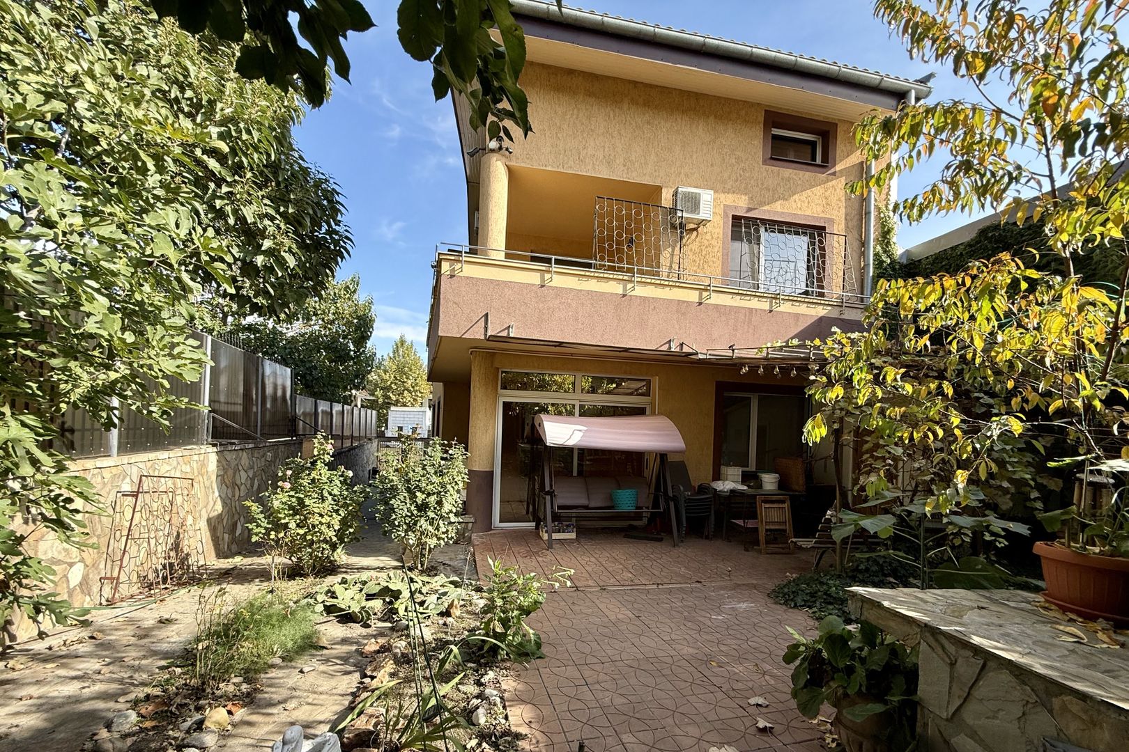 Casă practică, cu curte și parcare, în zona centrală - Parcul Carol - Poză 2