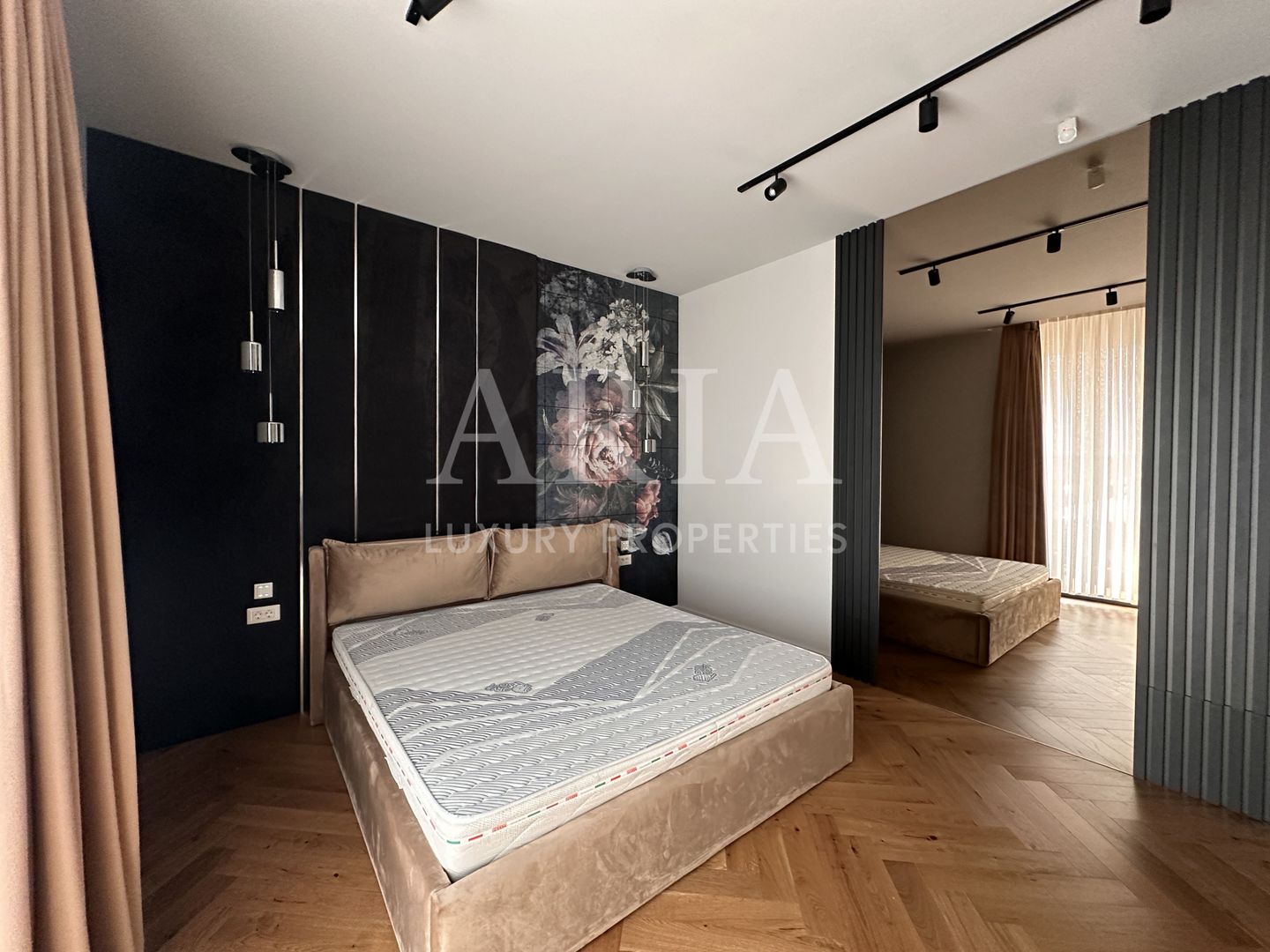 SMART VILLA - POOL - LUXURY GATED COMMUNITY - NEAR THE FOREST - Poză 4