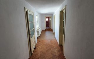 Apartament la casa, 4 camere, pretabil pentru birouri, zona Cetate - Poză 1