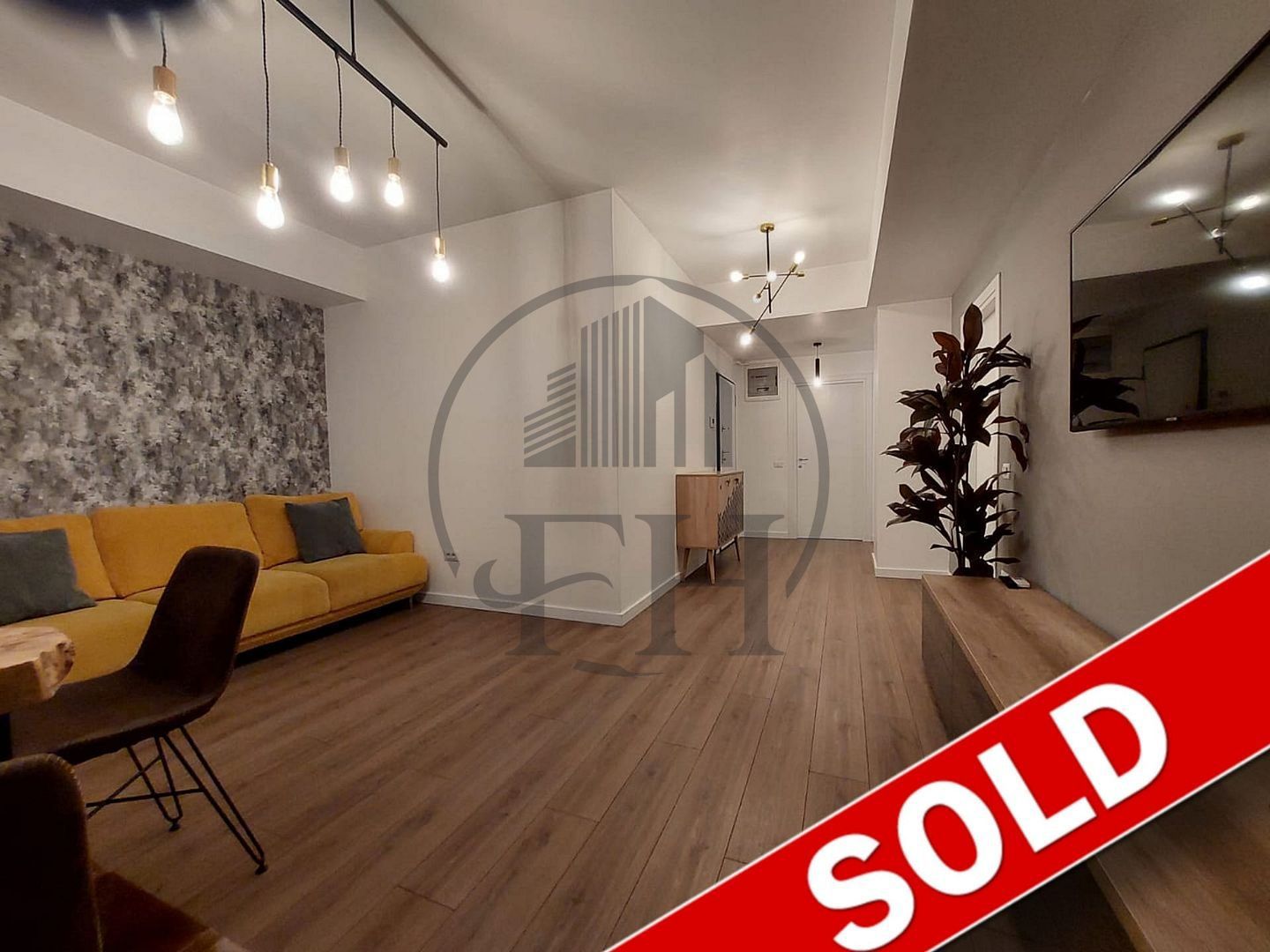 RENTED / INCHIRIAT Apartament cu 3 camere de închiriat în zona Central - Poză 1