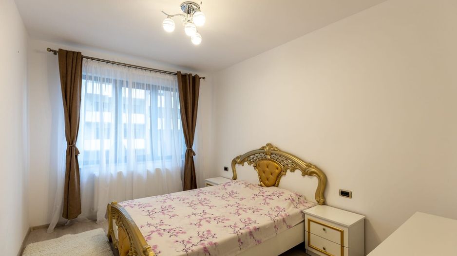 Coresi-Isaran apartament foarte spatios, 2 bai - Poză 4