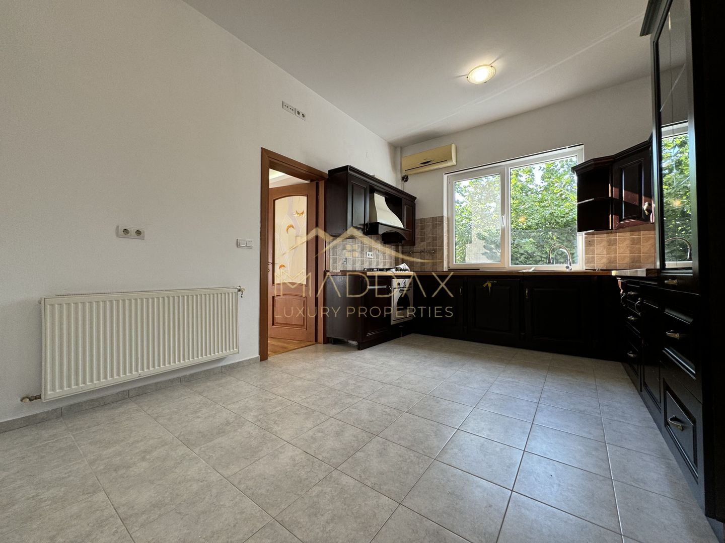 Vila Individuala 7 camere*Piscina*Teren 1000 mp / 8 parcari// Erou Iancu Nicolae - Poză 18