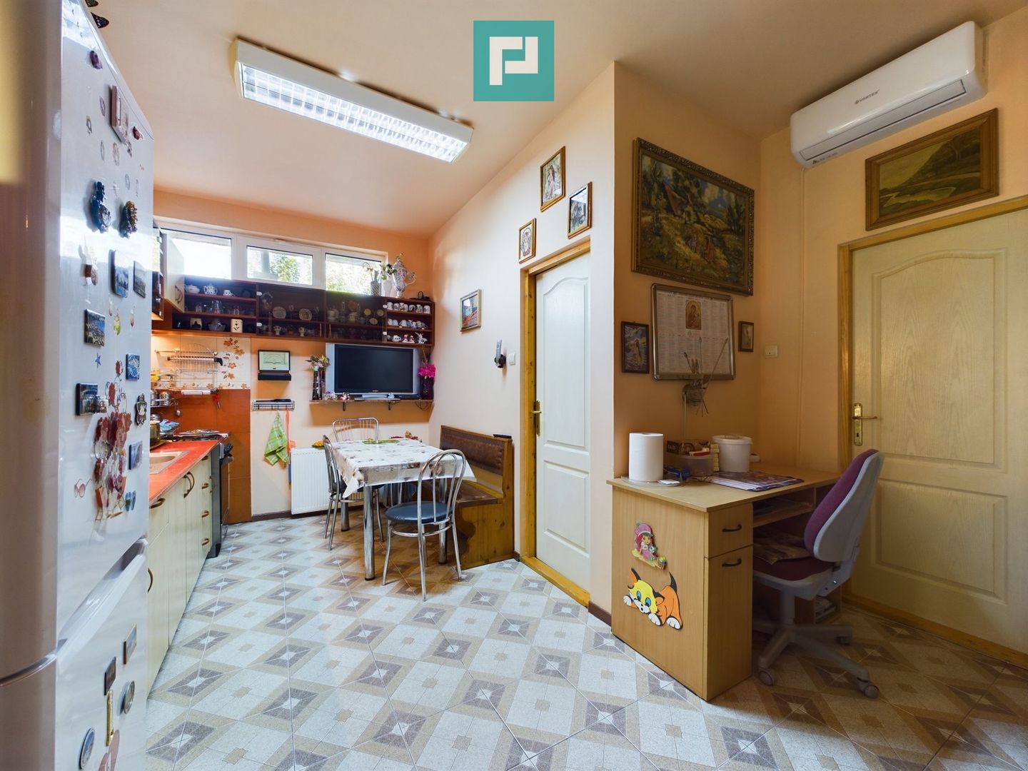 Casă cu multiple destinatii in Pârneava - Poză 5