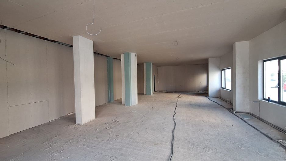 Spatiu Comercial - Bloc Nou - Stradal - 560 mp - 8 parcari - Poză 5