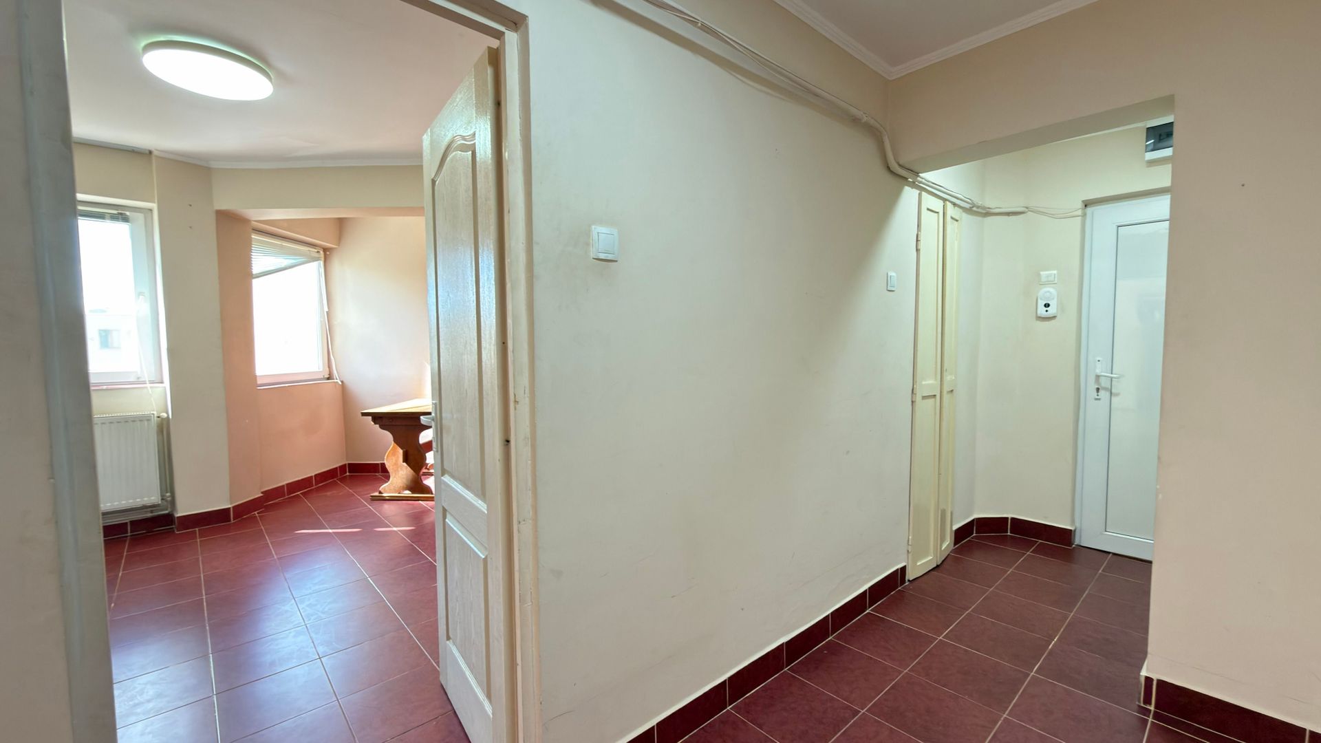 Apartament 3 camere MV1, Etaj IV / Str. Narcisei Nr.9 / Carei - Poză 3