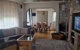 Casa 8 camere | 308mpu | 2 Apartamente | Selimbar - Poză 1