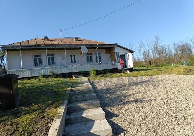 Casă renovată în stil tradițional, Romanesti, Iași – 3 camere, 50 mp utili, teren 3240 mp - Poză 1