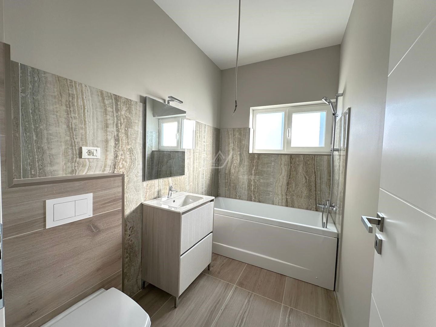 Bloc finalizat. Finisaje superioare. Loc de parcare. - Poză 4