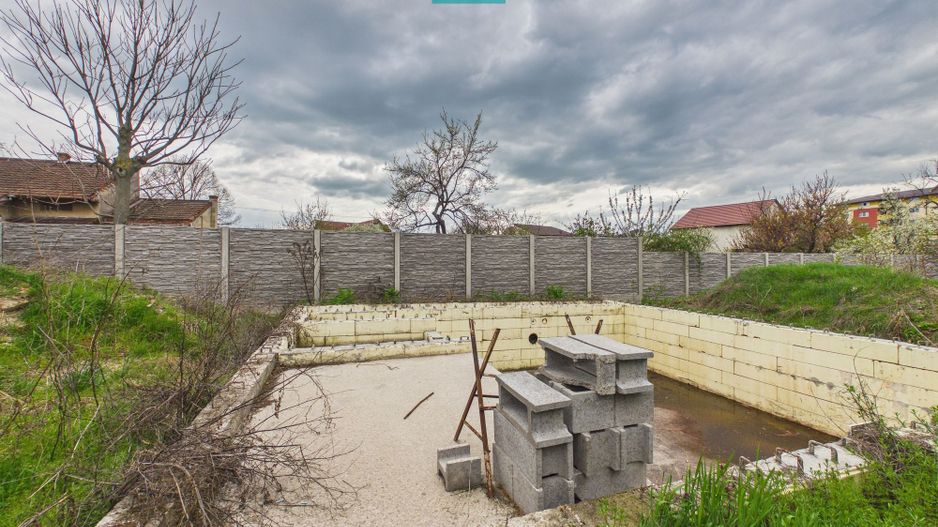 Casă la roșu cu piscină-Pârneava-767 mp teren - Poză 8