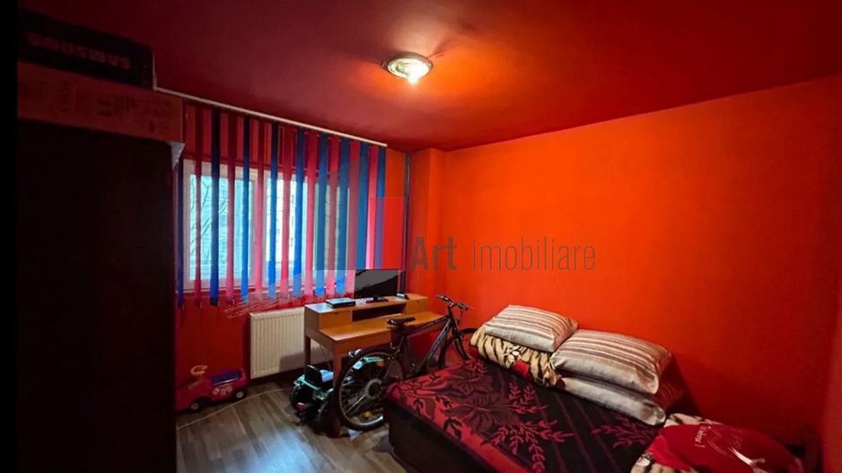 APARTAMENT DE 3 CAMERE BARCA - Poză 2