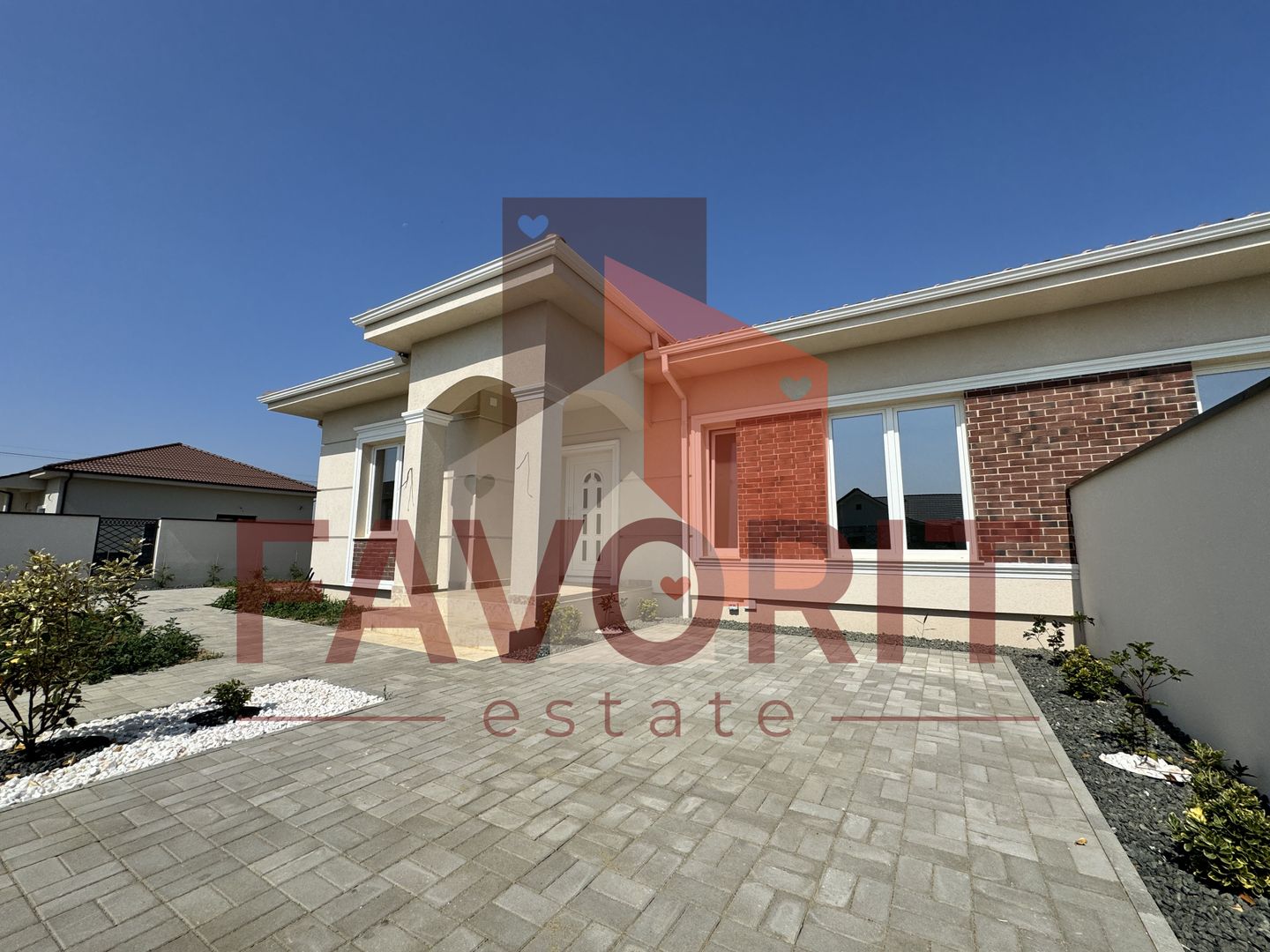 Duplex pe parter. 3 dormitoare. La asfalt - Poză 1