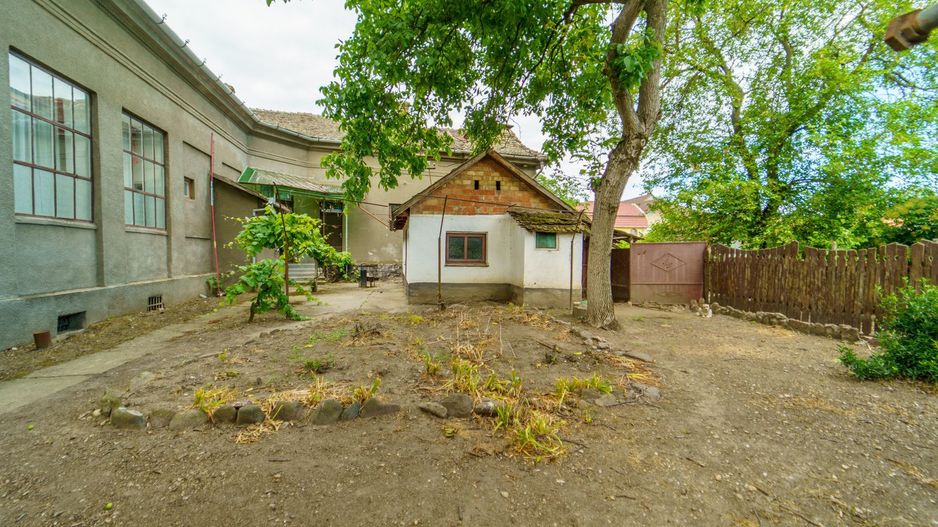 Casă cu teren 1674 mp - Poză 12