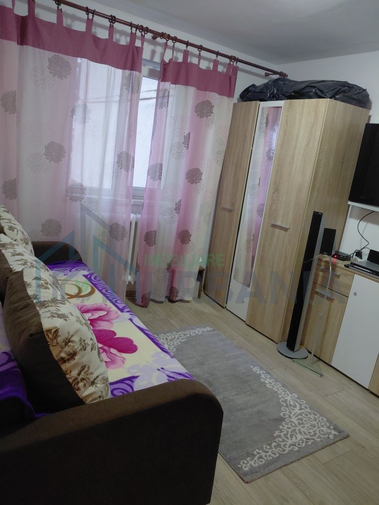 Apartament cu 2 camere, 42 mp, renovat, în Micro, strada Horia, Bloc F3B, parter, Pașcani - Poză 2