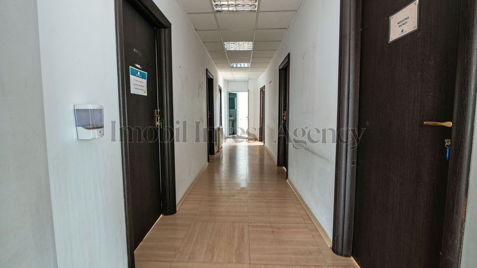 Cladire de birouri Vitan pretabilă pentru diverse afaceri. - Poză 15