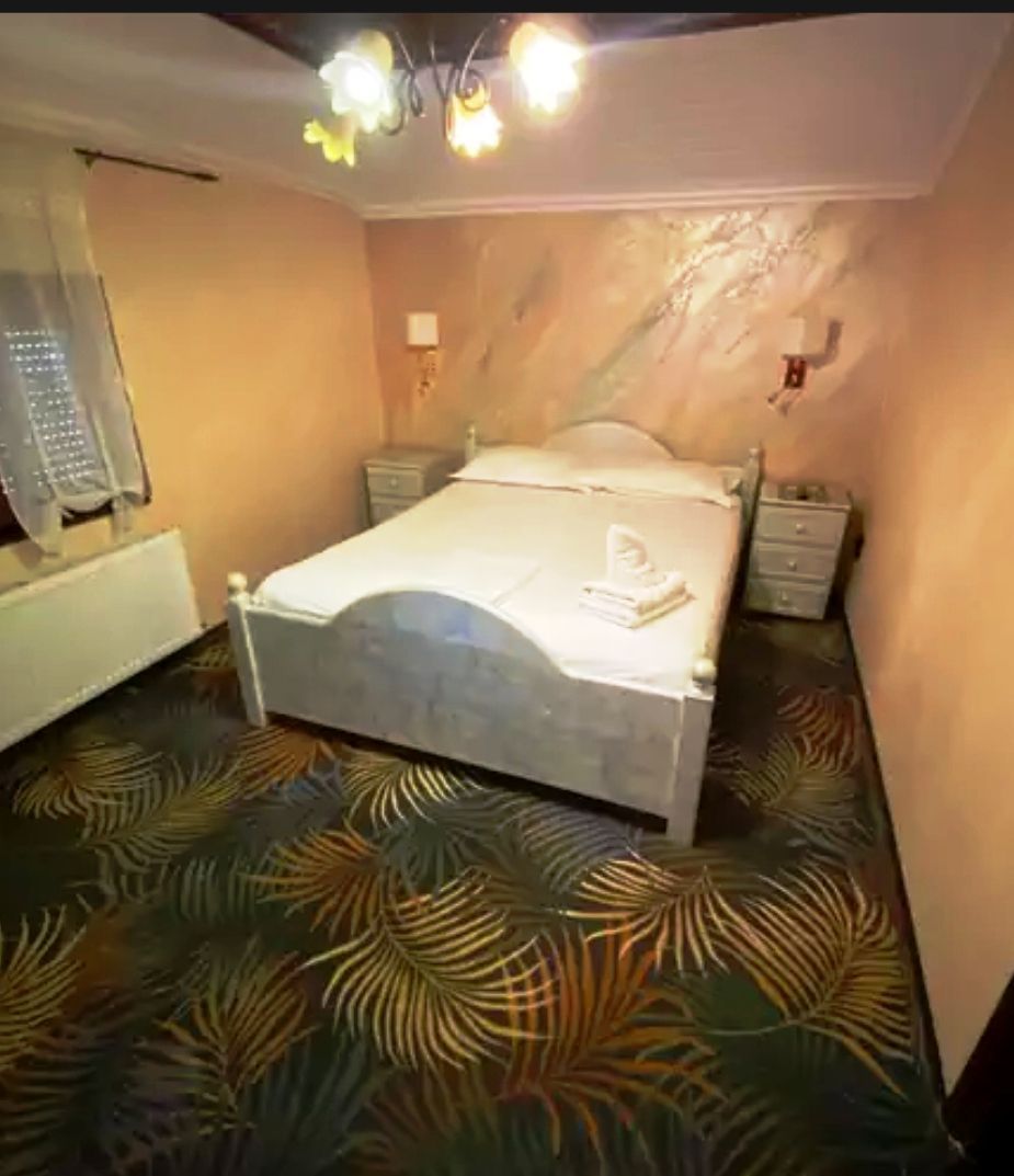 Pensiune cu 18 camere in centrul Brasovului - Poză 9