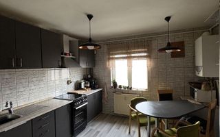 4 camere, spațiu generos, parcare și zonă excelentă. - Poză 2