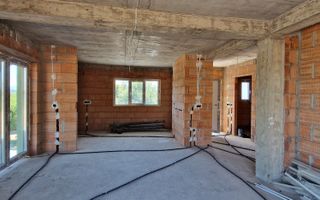 Casa individuala 5 camere teren 504 mp interior alb carport Selimbar - Poză 9