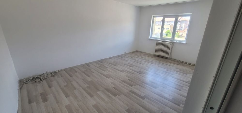 Apartament de vanzare 2 camere, decomandat, et.2 - Poză 1