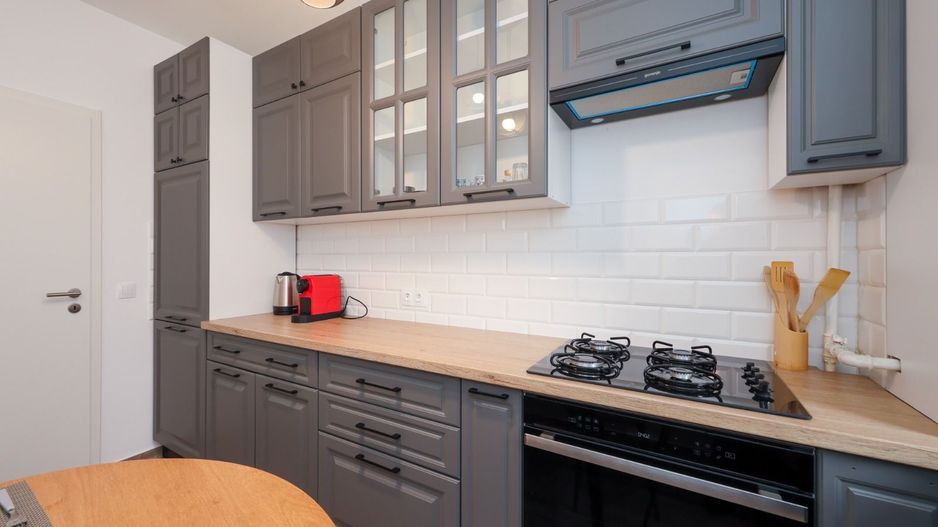 Garsonieră 39 mp Decomandată | Mobilată Modern | Tractorul – Coresi Mall - Poză 2