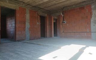 Aproape de oraș! Vânzare casă cu 5 camere în Ulmi! - Poză 13