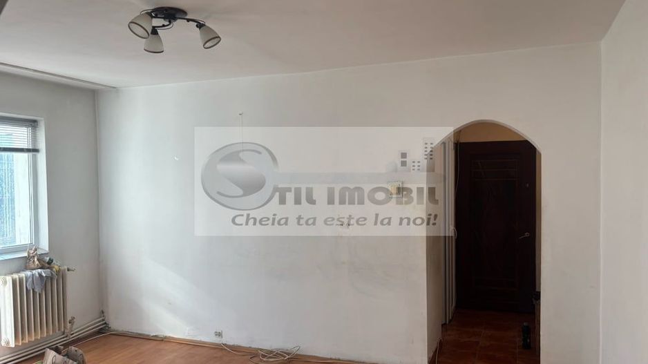 Apartament 3 camere semidecomandat Zimbru 85,900 euro - Poză 1