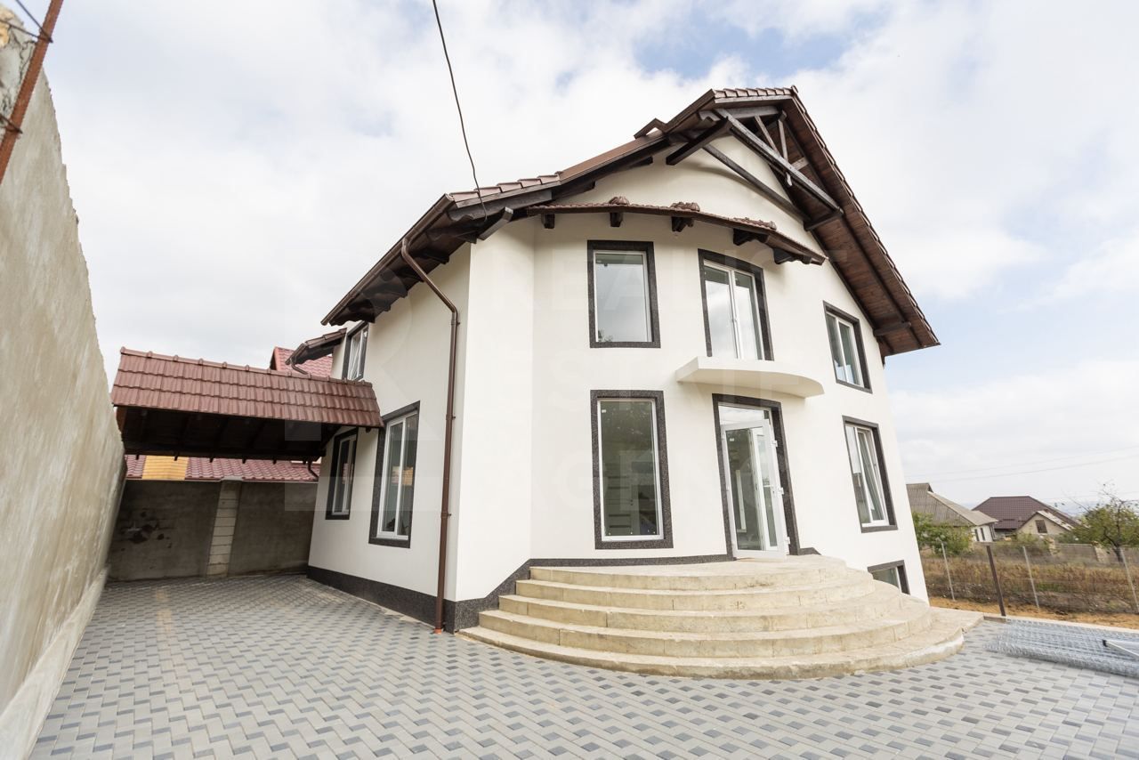 Vânzare, casă, 2 nivele, 260mp + 5 ari, strada Codrilor, Sociteni - Poză 1