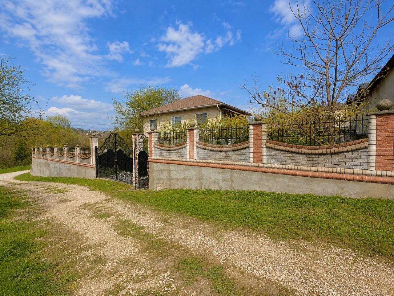 Casă 210 m² cu 5 dormitoare și teren 10 ari – Euroreparație | Drochia, str. Grigore Ureche - Poză 10