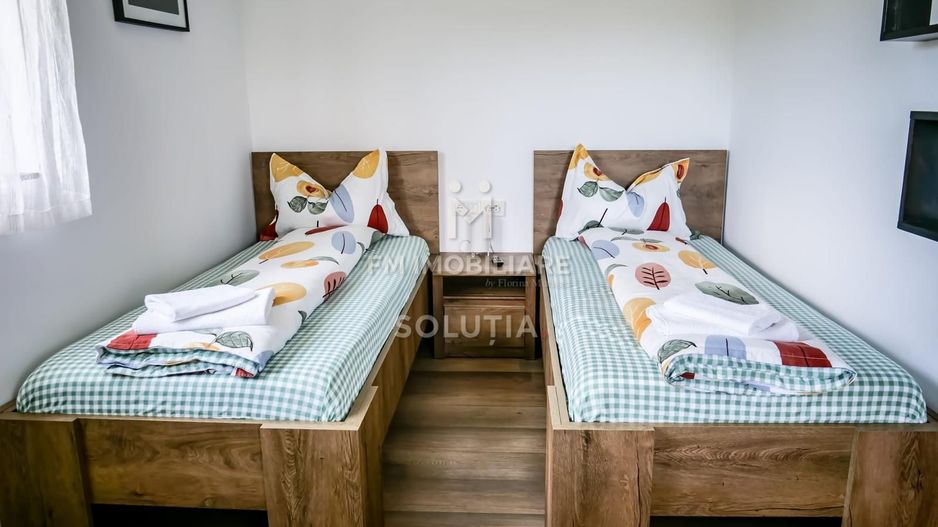 Pensiune agroturistică: 3 case tradiționale + teren în Desești - Poză 10