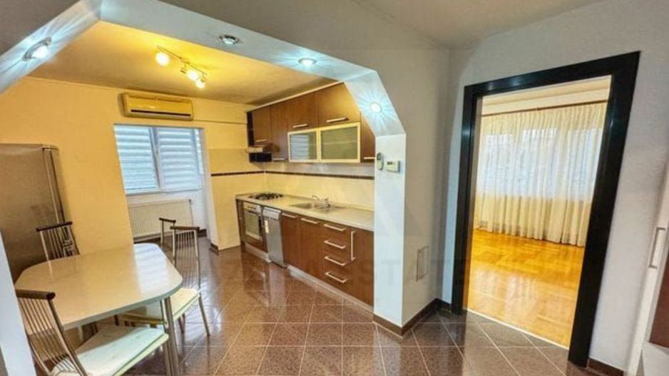 Apartament  2 camere 2 balcoane amenajate si pivnita etaj 1 Strand - Poză 4