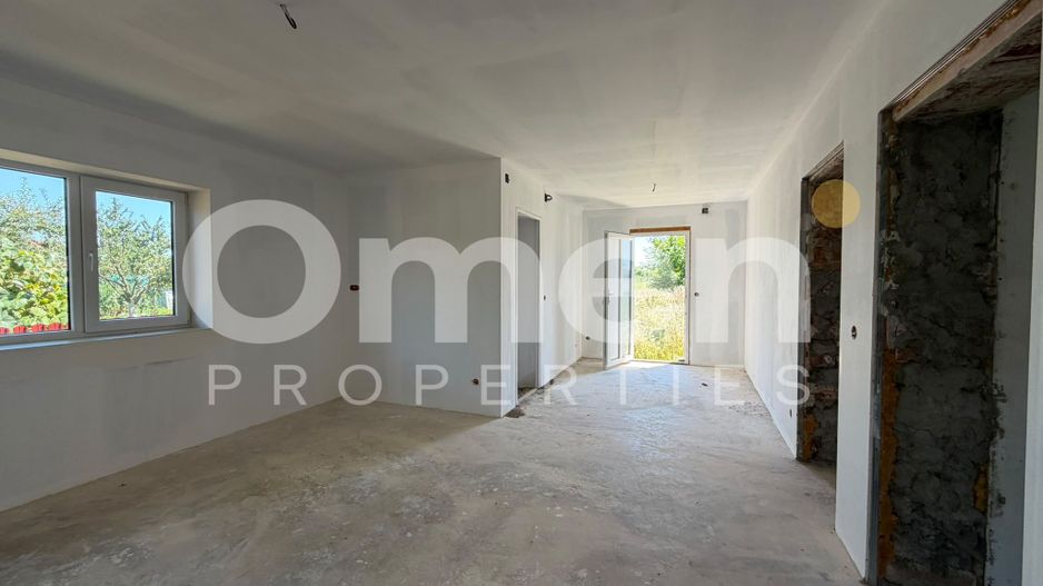Casa de vanzare cu 11 ari de teren | Lapusel - Poză 2