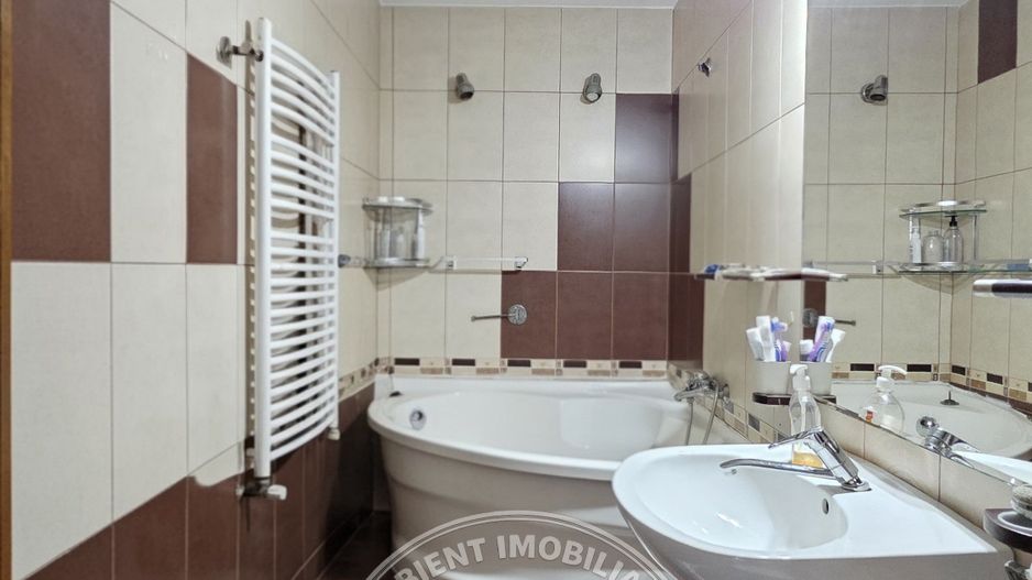 Apartament cu 3 camere, mobilat și utilat, VASLUI - zona CENTRU; - Poză 8