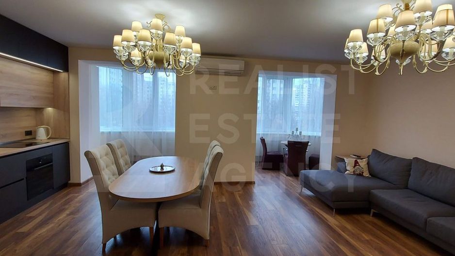 Chirie, apartament, 4 camere, str. Constantin Negruzzi, Centru - Poză 1