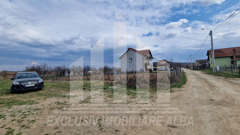 Teren intravilan | De vanzare | 1080 mp | 22 ml deschidere | Ighiu - Poză 3