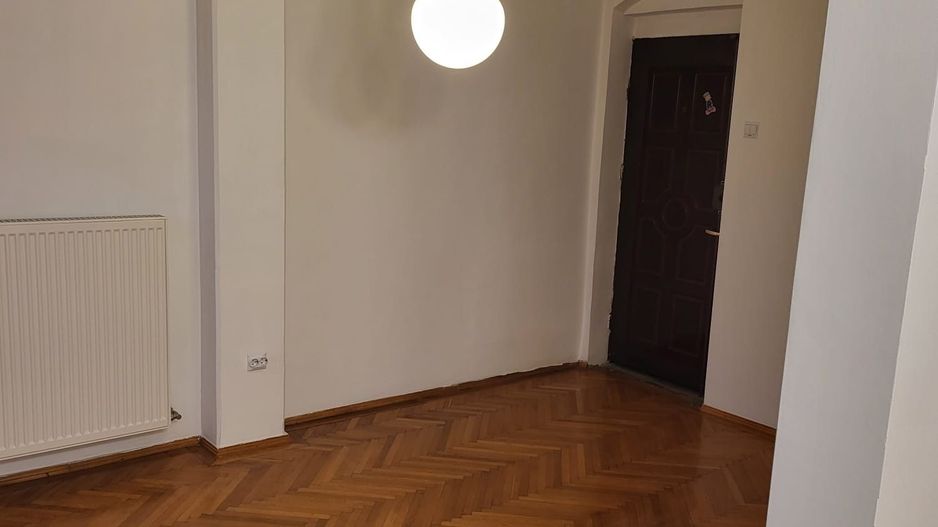 De inchiriat Apartament 5 camere - Poză 4