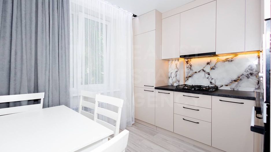 Vânzare, apartament, 2 camere + living, Miron Costin, Rîșcani - Poză 2