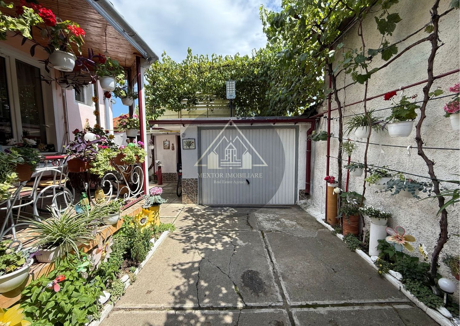 Apartament la casă de 2 camere, Medias - Poză 12