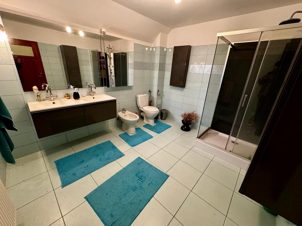 Vanzare casa ideal 2 familii padurea Romanesti - Poză 8