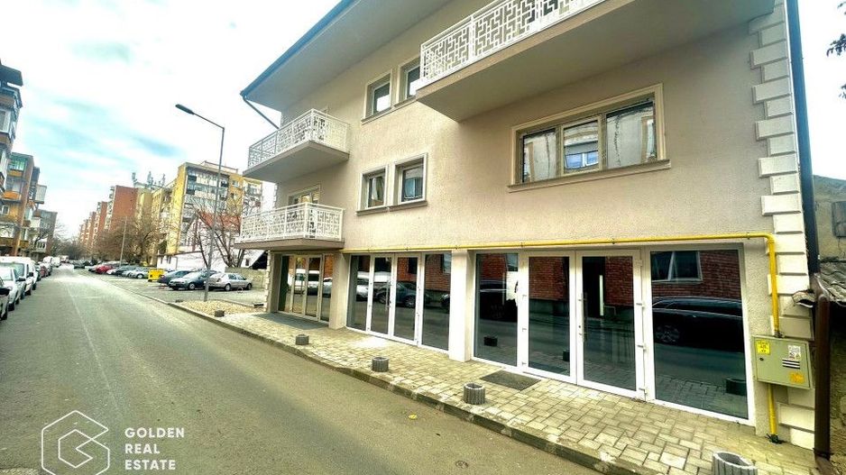 Cladire cu destinatie comerciala,800mp, D,P+2Etaje,locatie exceptionala - Poză 3