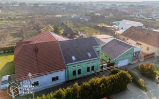 Vila spatioasa cu cinci dormitoare și teren generos de 1440 m in Aradul Nou - Poză 6