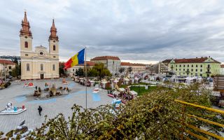 Apartament în Piața Catedralei, cu priveliște frumoasă - Poză 1